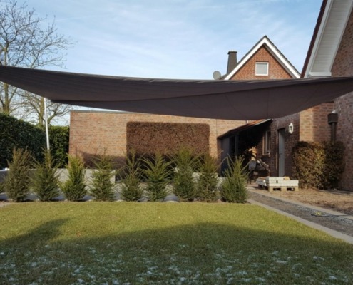 Sonnensegel_freistehend_im_garten-63be06df